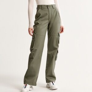 NWOT Abercrombie and Fitch Green Relaxed Cargo Pants 24 / 00 R